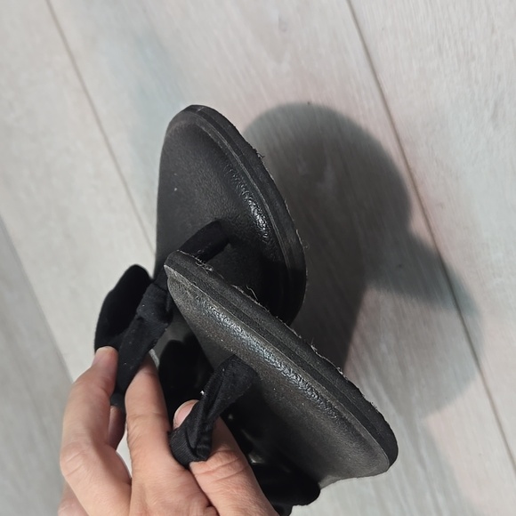 Sanuk Women Black Sandals with Knotted Strap T Strap Flats Shoes Sz 8 - Picture 4 of 9